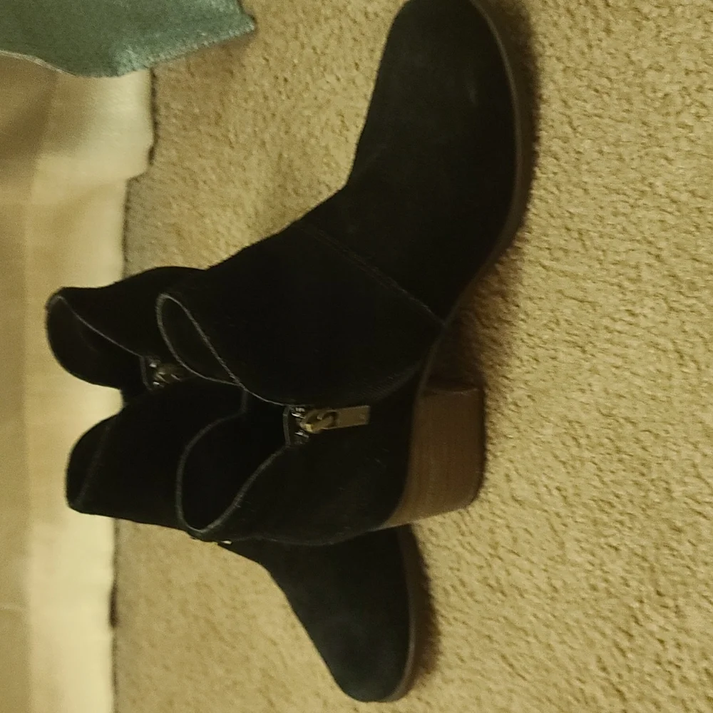 Size 7 Black ankle cut booties - Picture 2 of 2